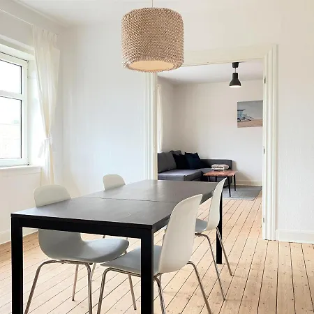 Three-bedroom Located In The Beautiful Of Vejle, 아파트 *